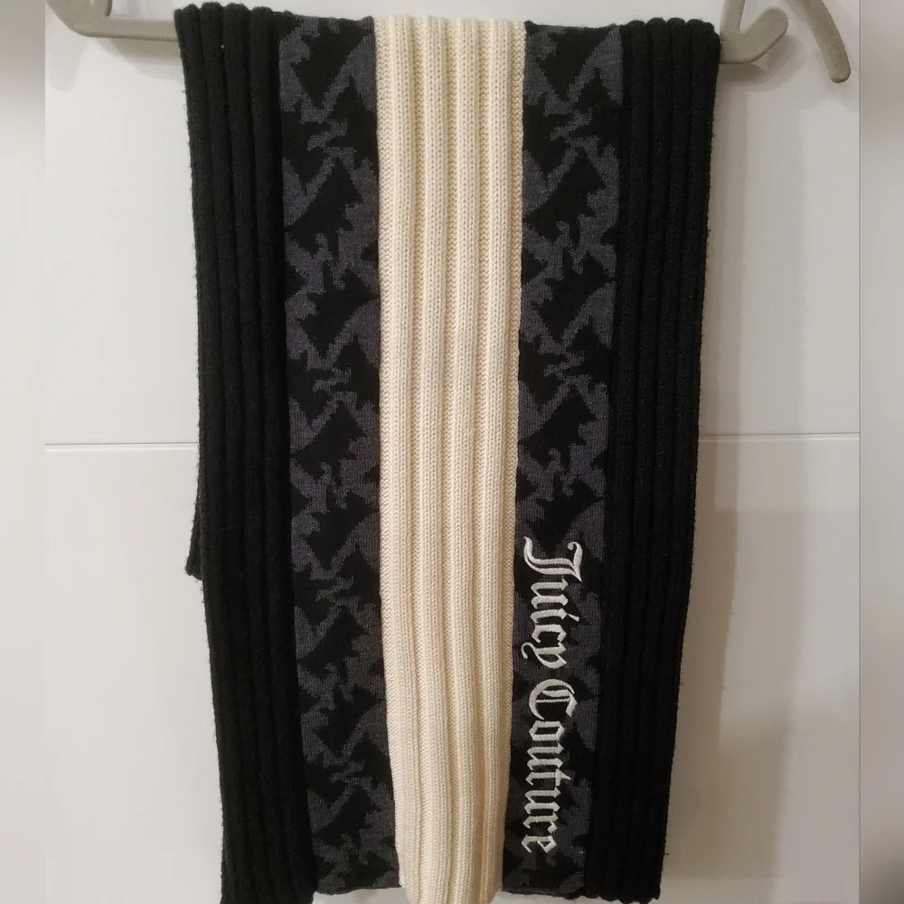 Juicy Couture Wool Knit Scarf